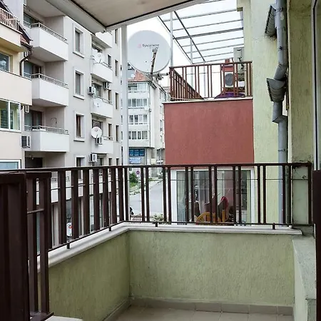 Апартамент Private Maisonette W/ Terrace + View - Port Варна
